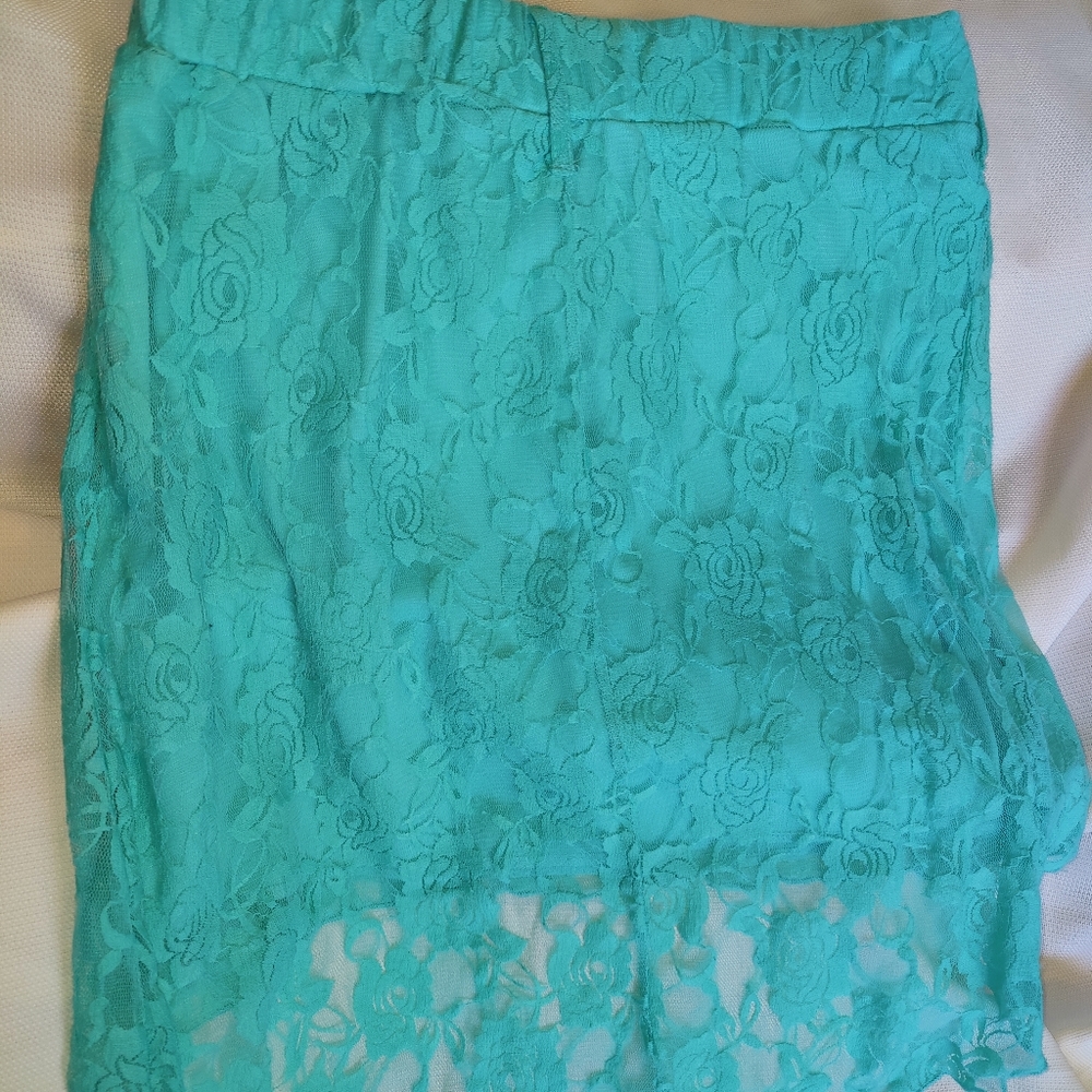 Lace High-Low Skirt - Picture 3 of 3